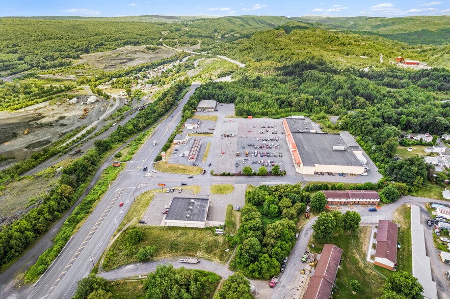 12 Gold Star Plz, Shenandoah, PA à louer - Photo du bâtiment - Image 3 de 21