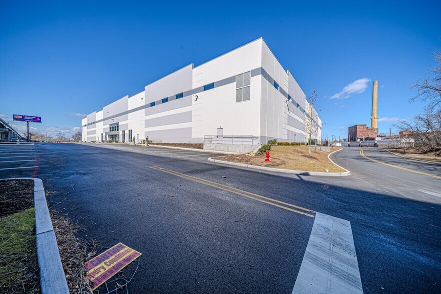 30 Cross St, Ridgefield Park, NJ à louer - Photo du bâtiment - Image 3 de 14