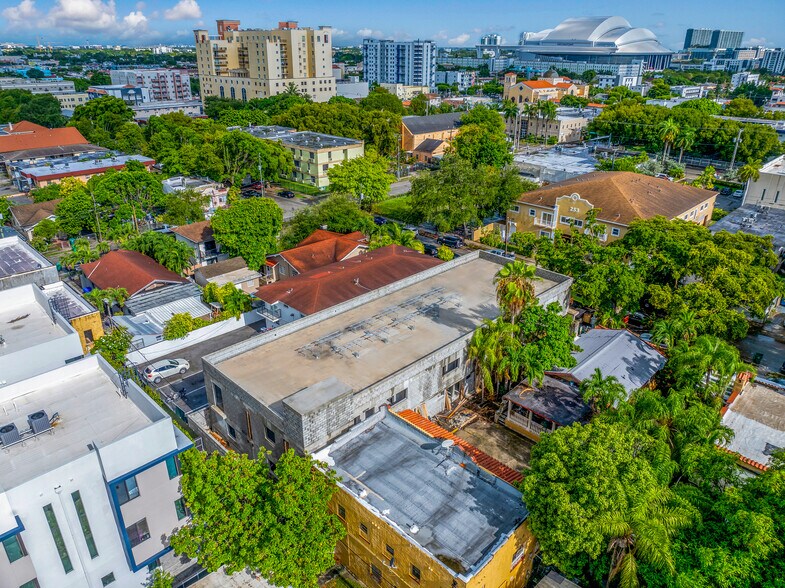 1254 SW 2nd St, Miami, FL à vendre - Photo du bâtiment - Image 2 de 55