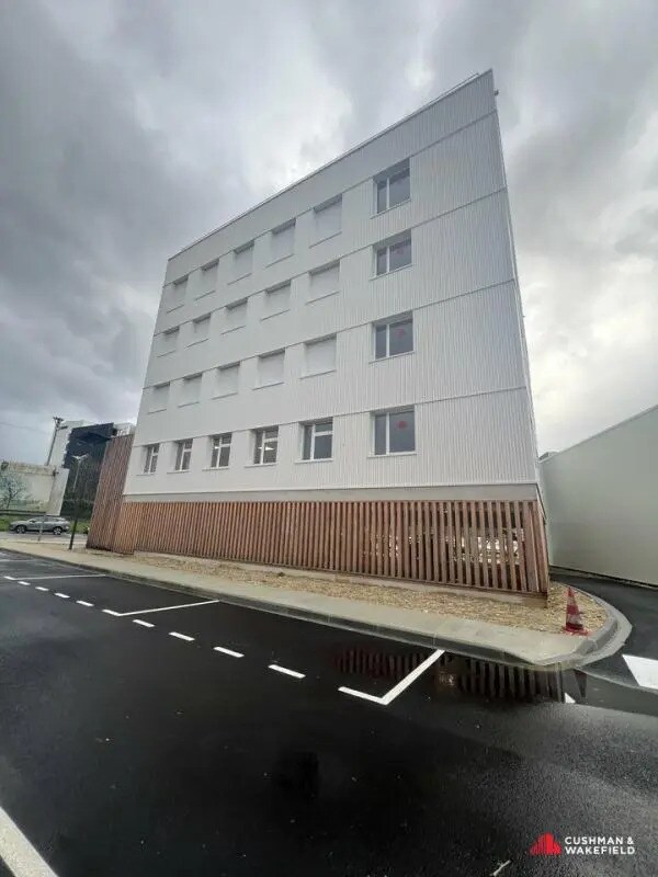 Office in Villenave-d'Ornon for lease Building Photo- Image 1 of 8
