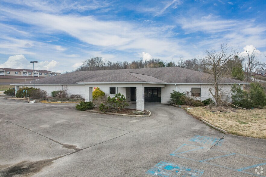 3000 Village Dr, Jeannette, PA à vendre - Photo du bâtiment - Image 3 de 6