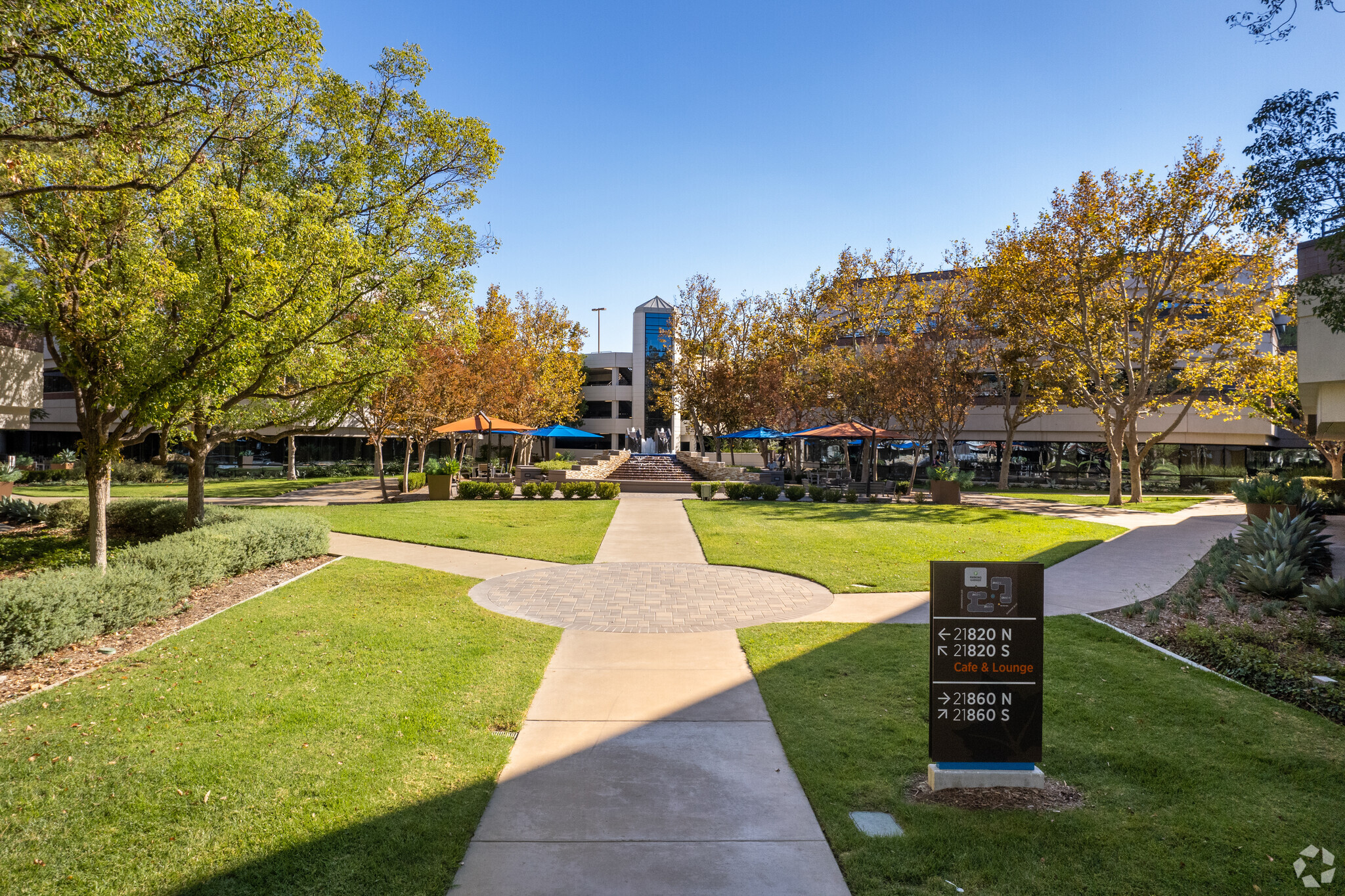 21820 Burbank Blvd, Woodland Hills, CA for lease Building Photo- Image 1 of 8