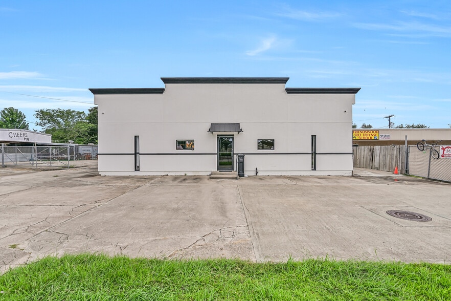 512 N Friendswood Dr, Friendswood, TX à louer - Photo du bâtiment - Image 2 de 22