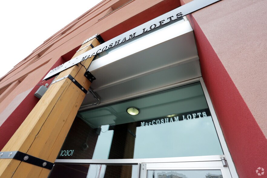 10301 109th St NW, Edmonton, AB à vendre - Photo du bâtiment - Image 2 de 4