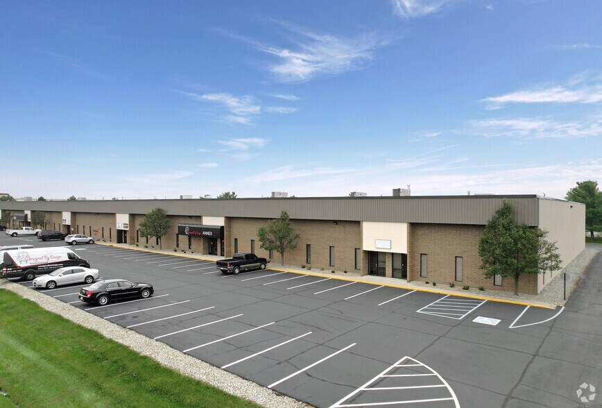 9319-9341 Castlegate Dr, Indianapolis, IN à louer - Photo du bâtiment - Image 2 de 6