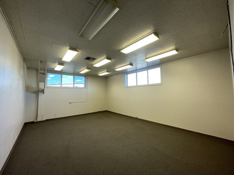 3318 Howard St, Mcclellan, CA for lease - Interior Photo - Image 2 of 4