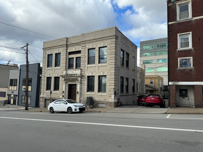 35 W Pittsburgh St, Greensburg, PA à vendre - Photo du bâtiment - Image 2 de 13