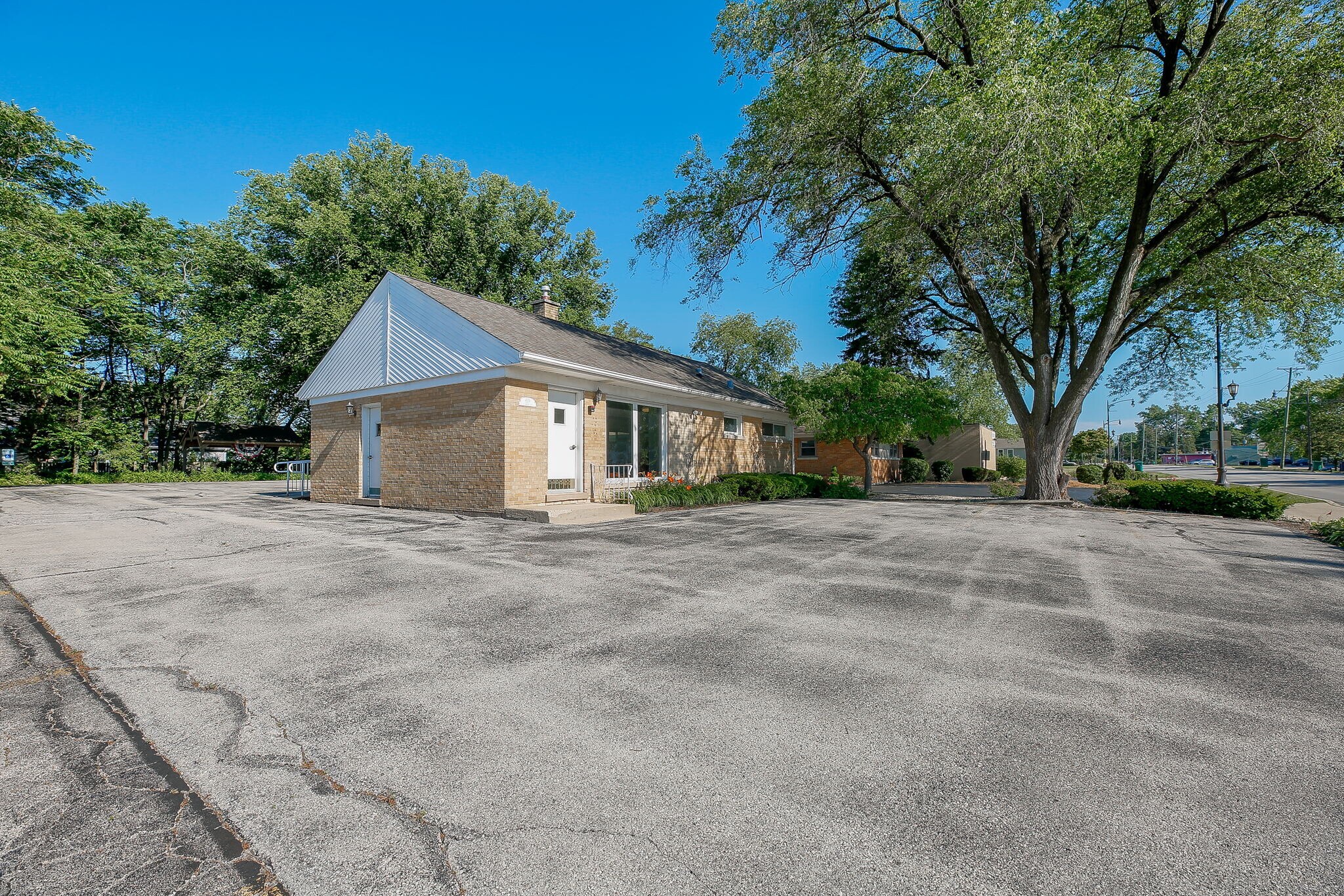 619 S Main St, Lombard, IL for sale Primary Photo- Image 1 of 75