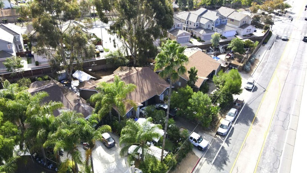 545-551 Woodward St, San Marcos, CA à vendre - Photo du bâtiment - Image 3 de 8