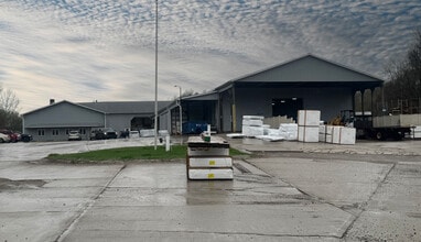 5260 S Clinton Trl, Eaton Rapids, MI à vendre Photo intérieure- Image 2 de 18