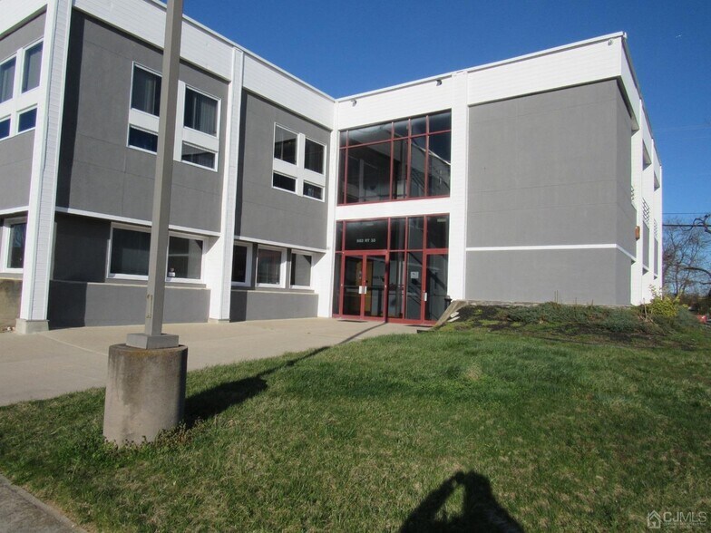 983 State Route 33 W, Monroe Township, NJ à vendre - Photo principale - Image 1 de 1