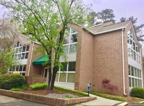 976 Martin Luther King Jr Blvd, Chapel Hill, NC à louer Photo du bâtiment- Image 1 de 5