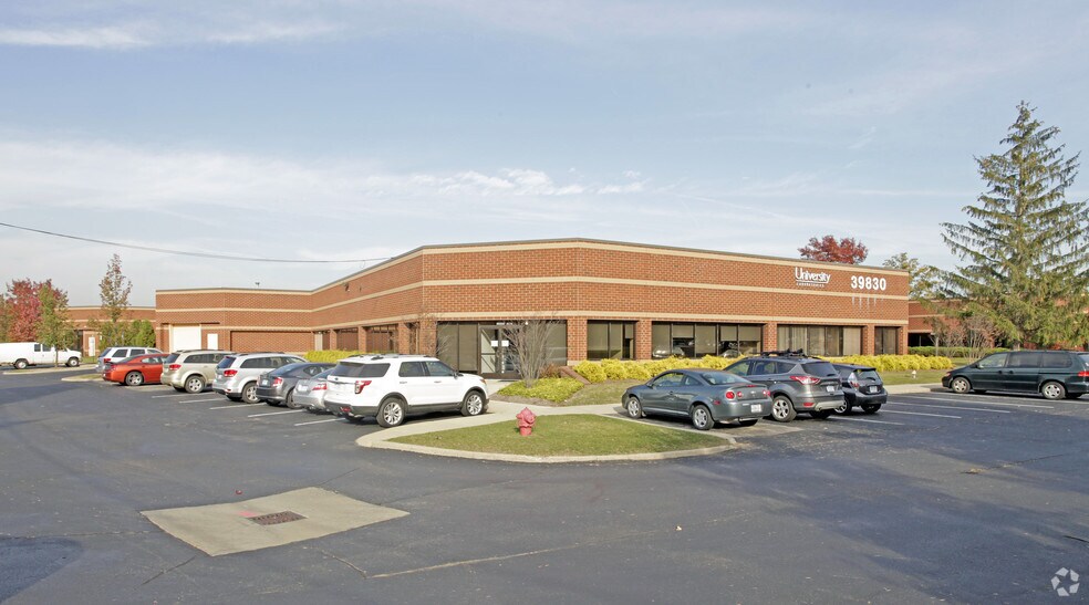 39830 Grand River Ave, Novi, MI for lease - Building Photo - Image 2 of 9