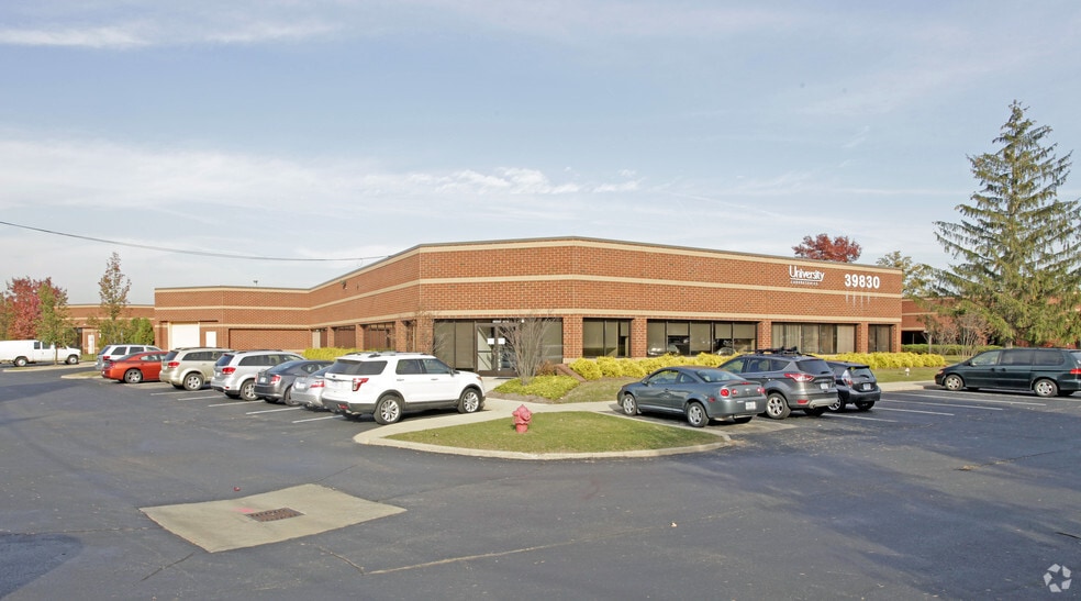 39830 Grand River Ave, Novi, MI for lease - Building Photo - Image 3 of 10
