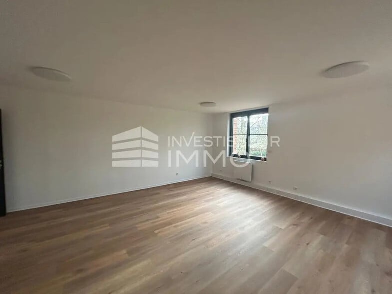 Office in Lognes for lease - Interior Photo - Image 1 of 6