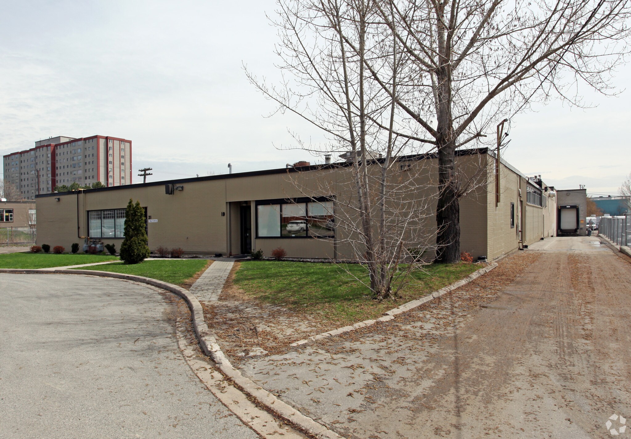 19-21 Hafis Rd, Toronto, ON à vendre Photo principale- Image 1 de 1