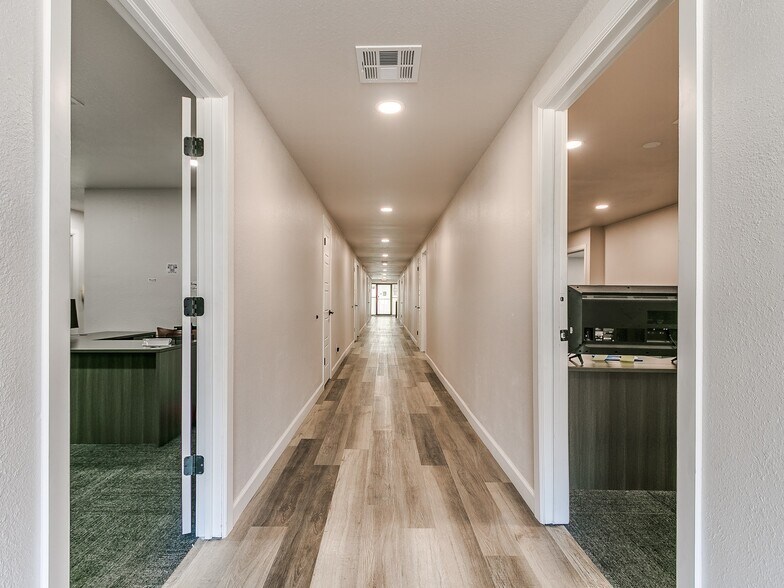 2520 W I 44 Service Rd, Oklahoma City, OK à louer - Photo du bâtiment - Image 3 de 10