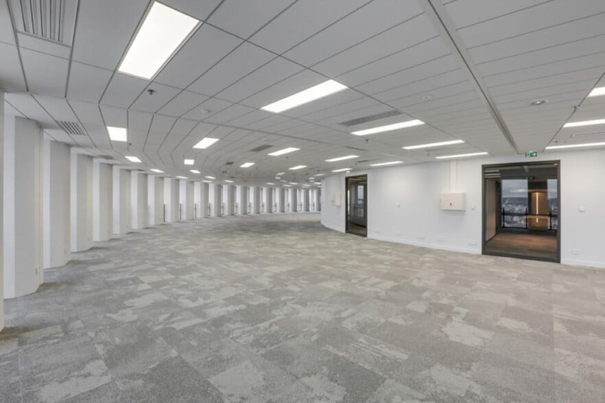 Office in Lyon for lease - Interior Photo - Image 2 of 12