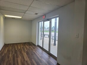 1412 N Broadway, Lexington, KY for lease Interior Photo- Image 2 of 12