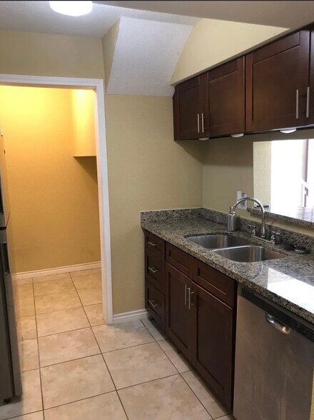 720 Memorial Mews St, Houston, TX à vendre - Photo du bâtiment - Image 3 de 5