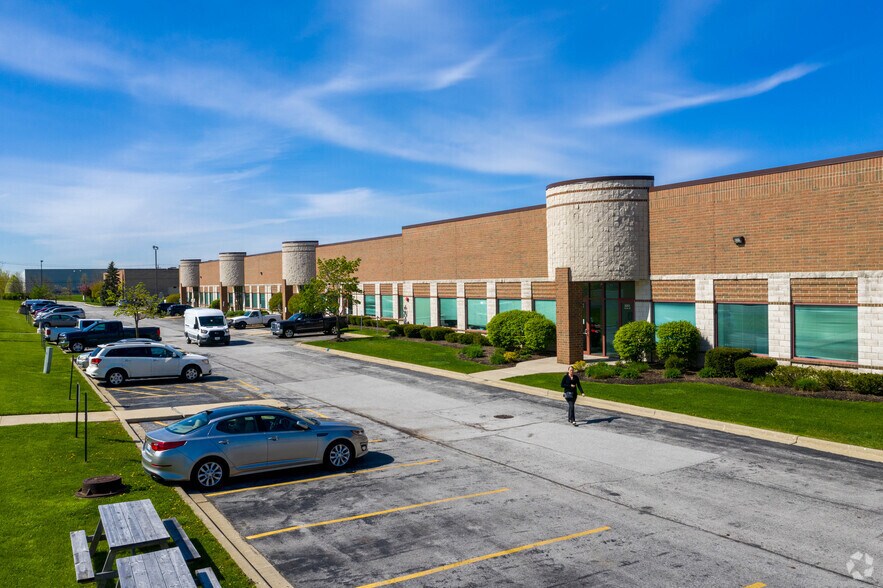 8201 W 183rd St, Tinley Park, IL à louer - Photo du bâtiment - Image 2 de 7