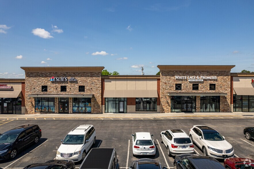 8027 Kingston Pike, Knoxville, TN à louer - Photo du bâtiment - Image 3 de 8