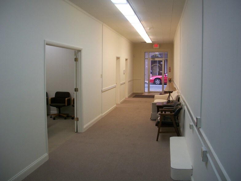 41-43 N Summit Ave, Hagerstown, MD for lease - Building Photo - Image 2 of 8