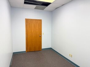 1001 Arboretum Dr, Waunakee, WI à louer Photo intérieure- Image 2 de 5