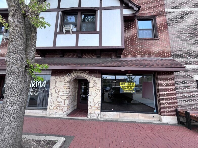 16 W Busse Ave, Mount Prospect, IL à louer - Photo du bâtiment - Image 2 de 13