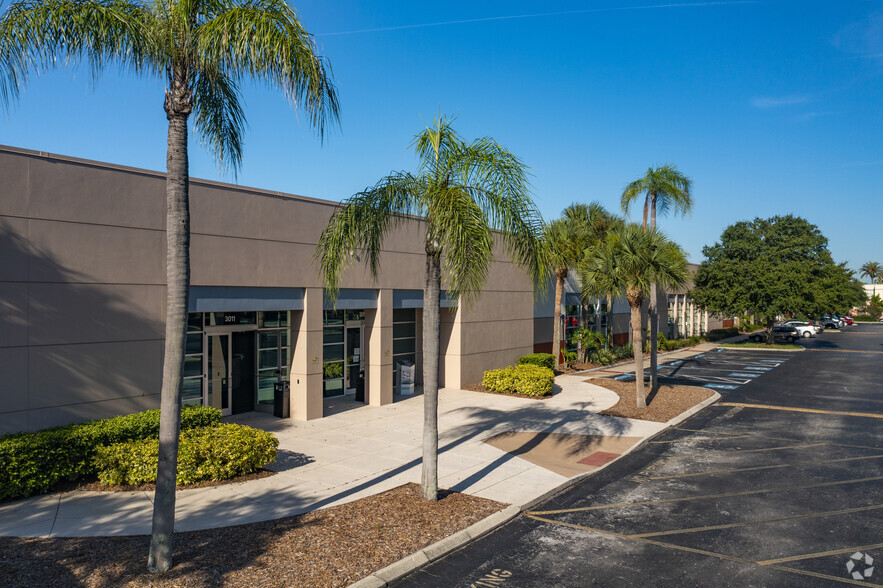 3011 University Center Dr, Tampa, FL for lease - Building Photo - Image 1 of 7