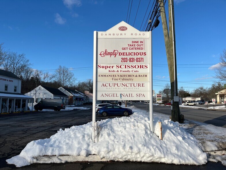 1 Danbury Rd, Wilton, CT à louer - Photo du bâtiment - Image 3 de 11