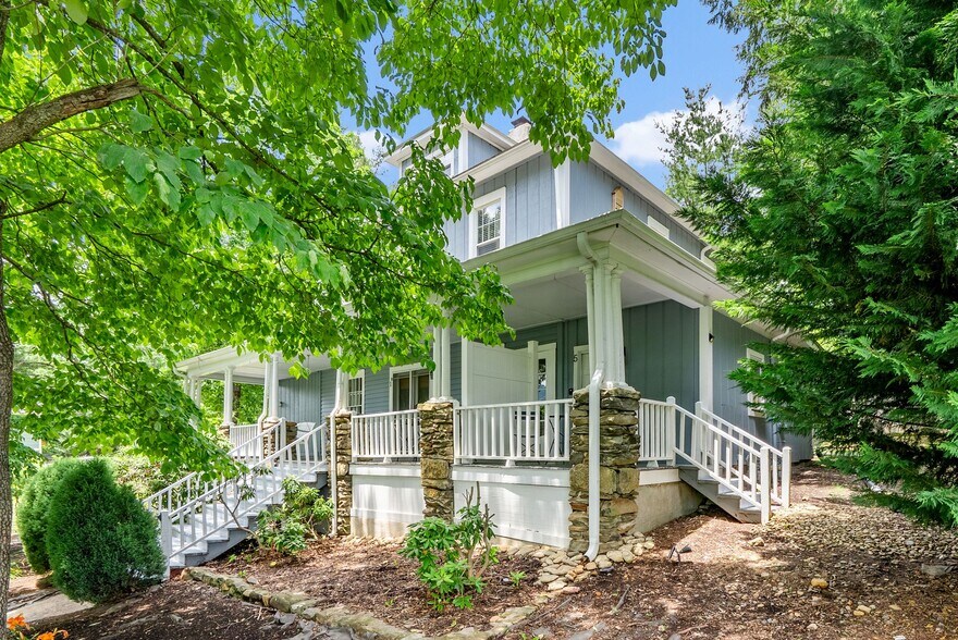 33 Vance Ave, Black Mountain, NC à vendre - Photo du bâtiment - Image 3 de 51