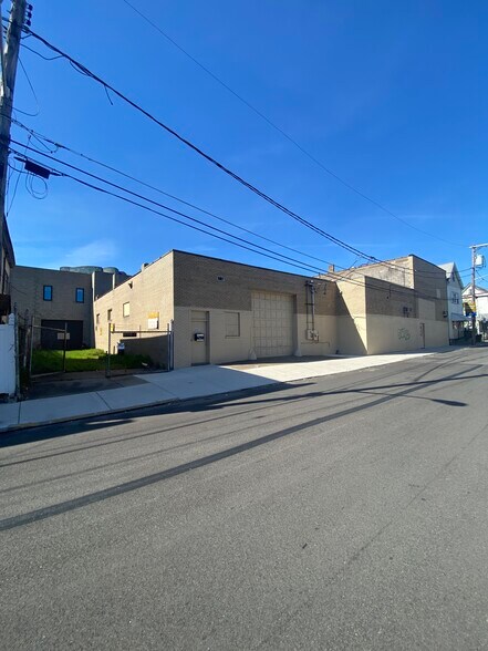 4433 Howley St, Pittsburgh, PA à louer - Photo du bâtiment - Image 1 de 5