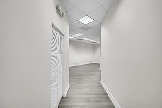 7100 W Camino Real, Boca Raton, FL for lease Interior Photo- Image 2 of 16