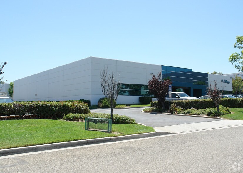 291 Bonnie Ln, Corona, CA à louer - Photo du bâtiment - Image 3 de 5