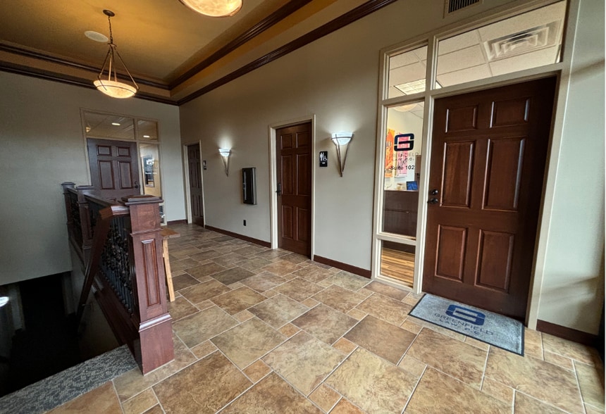 609 E Tan Tara Cir, Sioux Falls, SD for lease - Interior Photo - Image 3 of 6