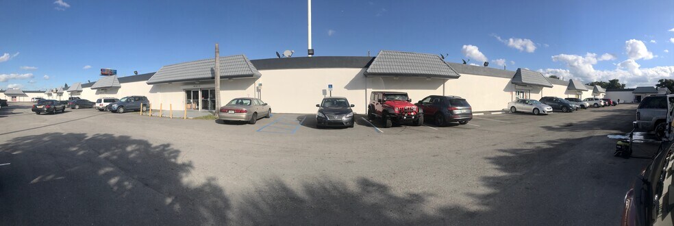 14135 NW 7th Ave, North Miami, FL à louer - Photo du bâtiment - Image 2 de 4