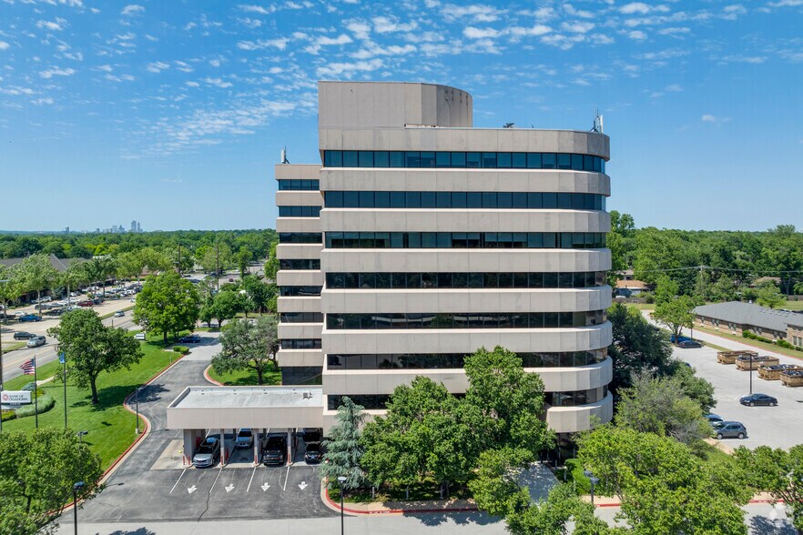5727 S Lewis Ave, Tulsa, OK à louer - Photo du bâtiment - Image 3 de 5