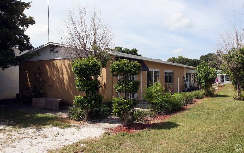 562 Indian Rocks Rd, Largo, FL for sale - Building Photo - Image 3 of 4