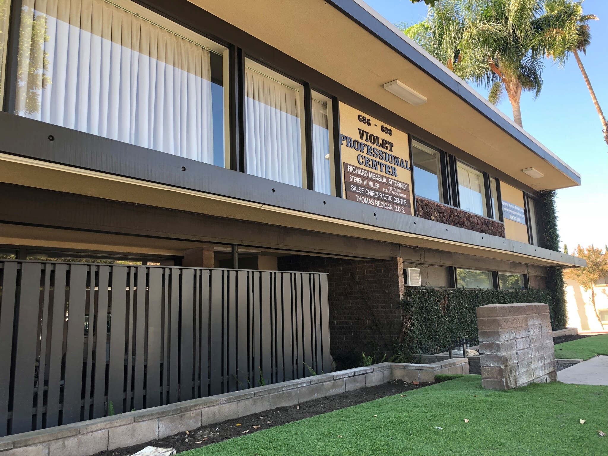 686-698 W Foothill Blvd, Monrovia, CA for lease Building Photo- Image 1 of 9