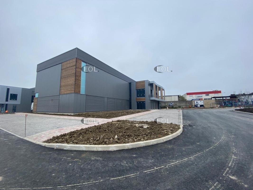 Flex in Courtry for lease Building Photo- Image 1 of 3
