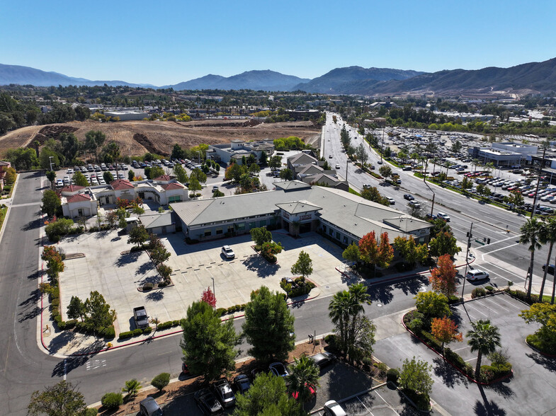 26770 Ynez Ct, Temecula, CA à vendre - Photo du b timent - Image 1 de 18