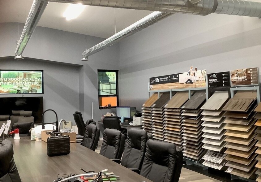 9422 Marine City Hwy, Casco, MI for lease - Interior Photo - Image 2 of 4