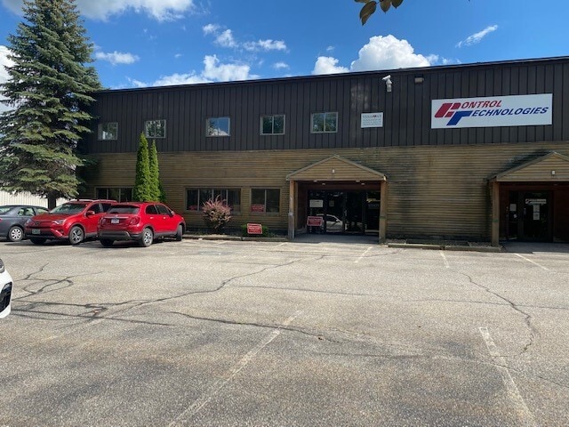 121-127 Park Ave, Williston, VT for lease - Building Photo - Image 2 of 9