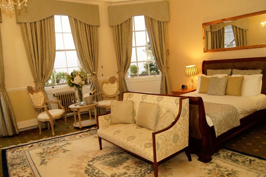 19 Castle St, Beaumaris for sale - Building Photo - Image 2 of 14