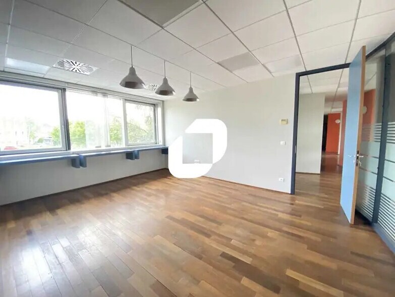 Office in Écully for lease - Building Photo - Image 3 of 34