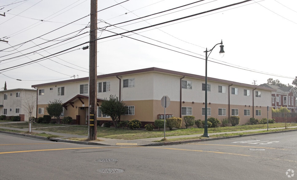 500 Buena Vista Ave, Alameda, CA for sale - Primary Photo - Image 1 of 15