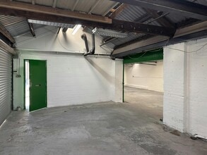 Mill St E, Dewsbury à louer Photo du bâtiment- Image 2 de 5