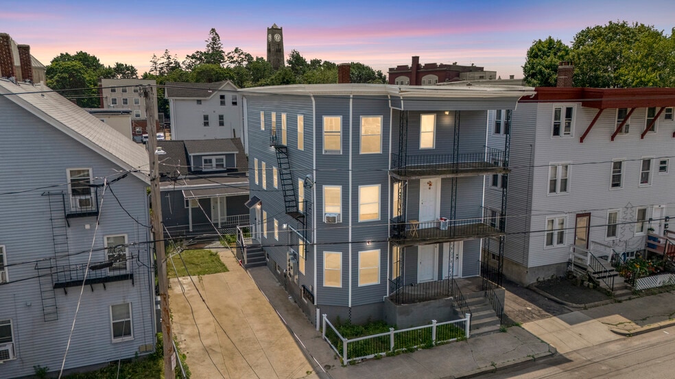 116 Foundry St, Central Falls, RI à vendre - Aérien - Image 1 de 42