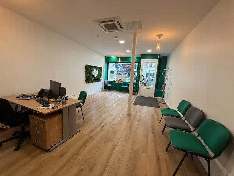 Retail in Meaux for lease - Interior Photo - Image 1 of 6